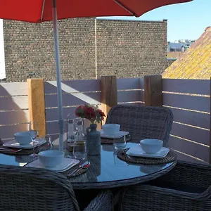 Appartement The Rooftop - A Trendy New With Airconditioning, Large Terrace & Free Parking, Oostende